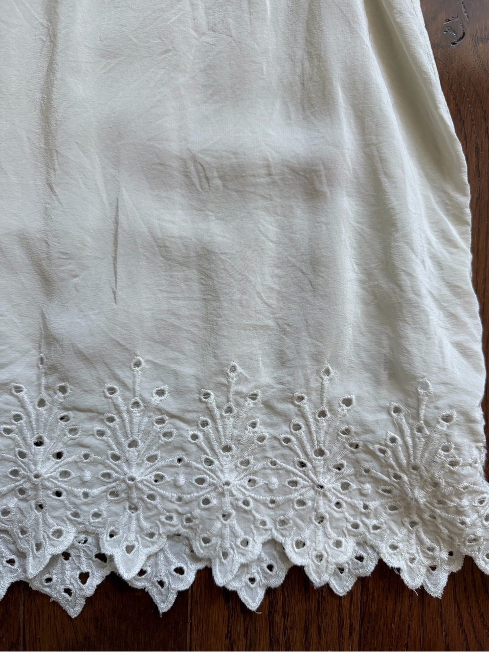 Women’s Joie Cream Eyelet-Hem Sleeveless Tank. 100% Silk. Size XS. - Picture 3 of 6